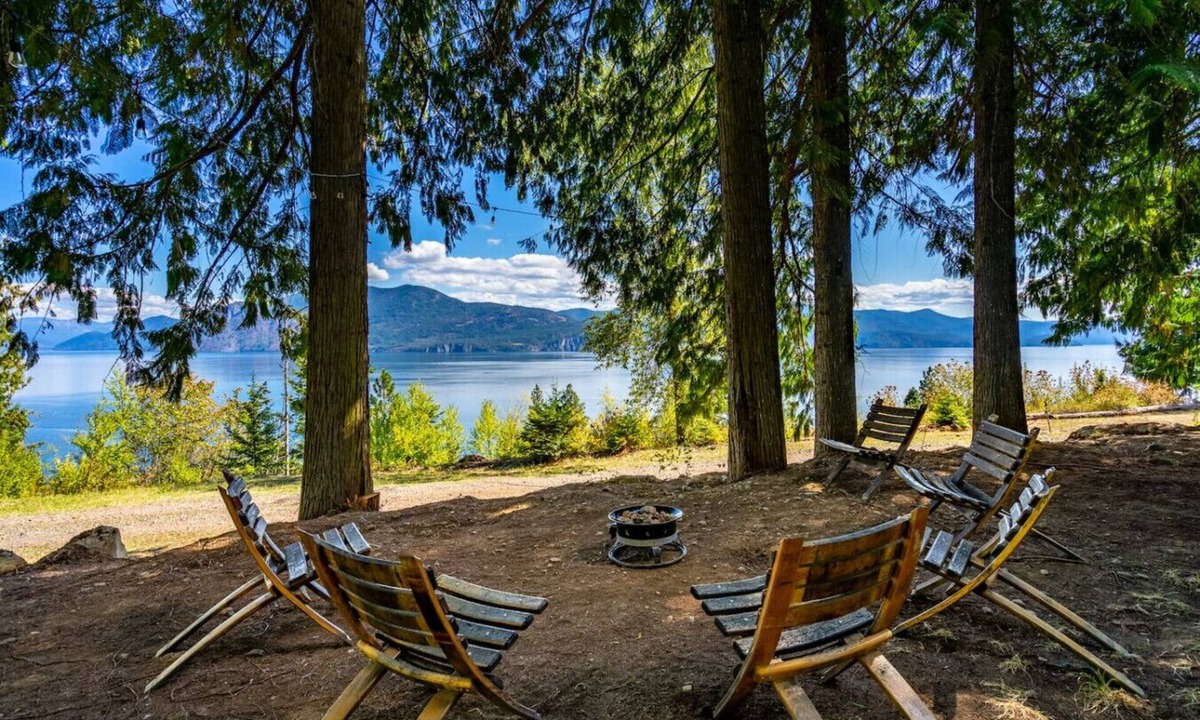 Sagle House | Tiny Home Paradise Stay w/ Lake & Mountain Views