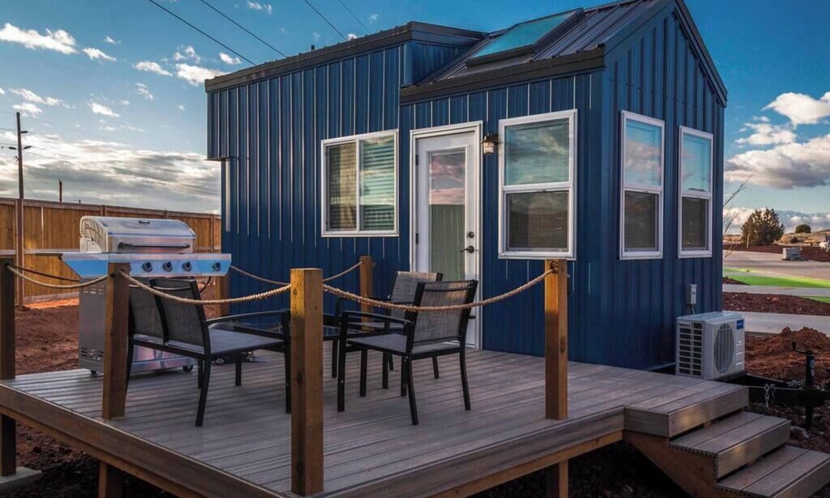 Apple Valley House | Tiny Home + Private Hot Tub | Zion Adventure Base