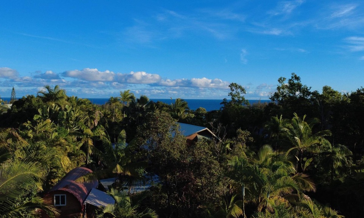 Puna Palisades House | Tiny Home & Sauna; Walk to Kehena Black Sand Beach –Near Lava heated Hot Springs
