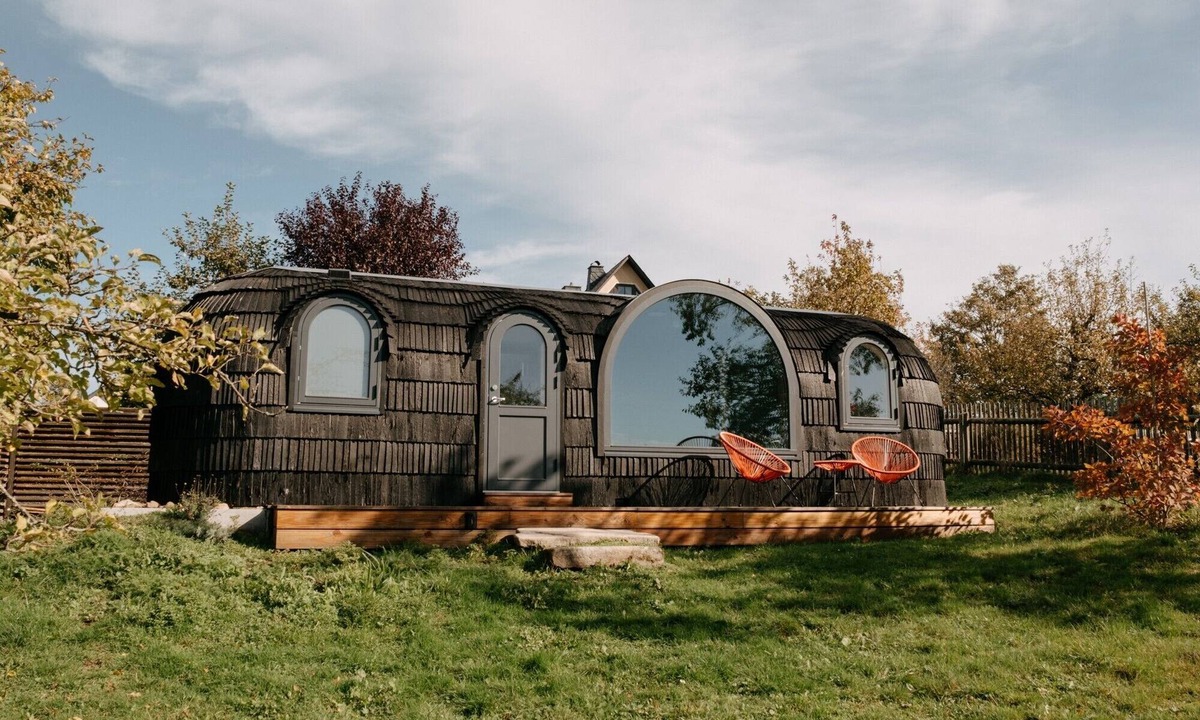 Hirschfeld House | Tiny Home 'Stall Und Sterne - Kleiner Wagen' with Mountain View, Private Terrace and Wi-Fi