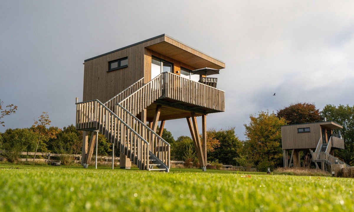 Schafstedt House | Tiny Home “Stilt House with Canal View” with Wi-Fi