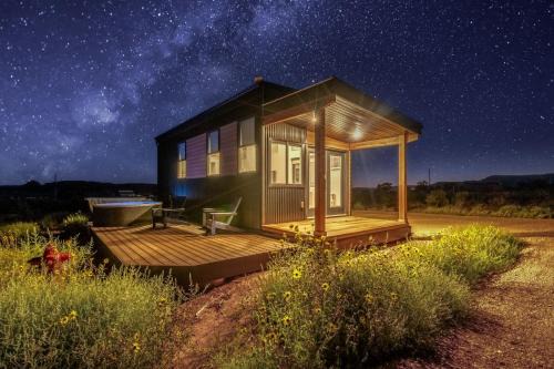 Kanab House | Tiny Home w Panoramic Views Hot Tub Near Zion