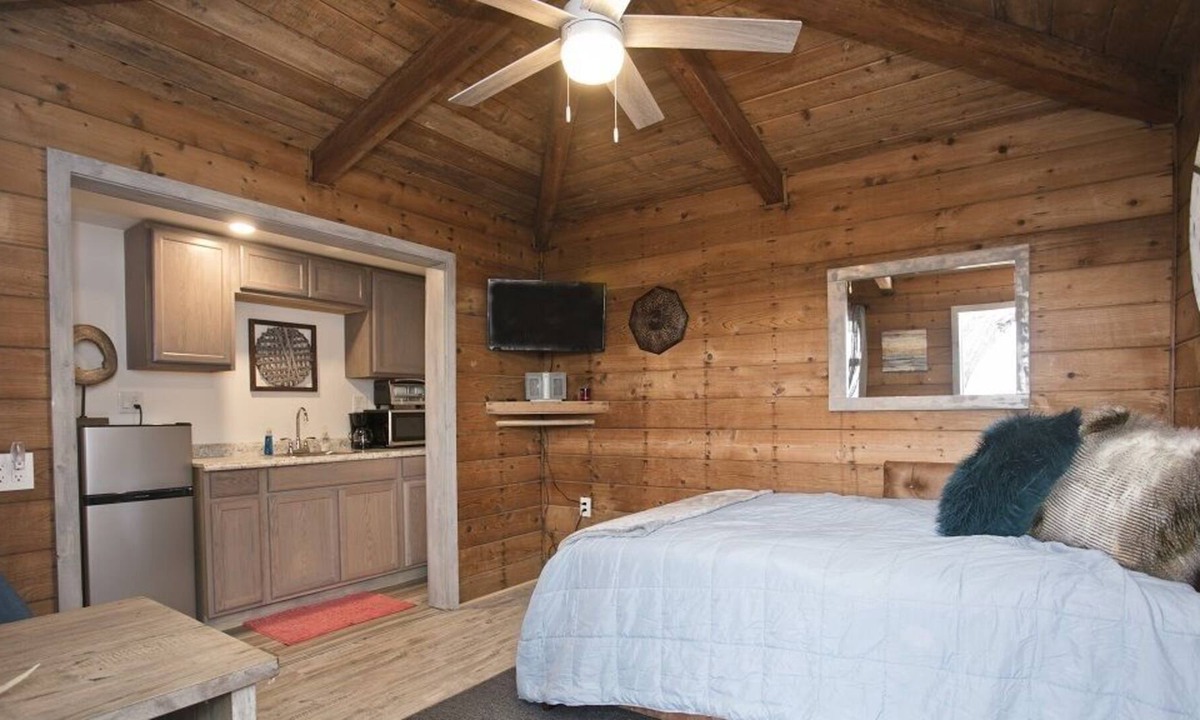Vista Apartment | Tiny Home with Cabin Feel with Mountain Views