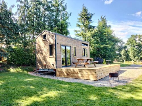 St Denis de Gastines Ski Chalet | Tiny House Du coq aux ânes