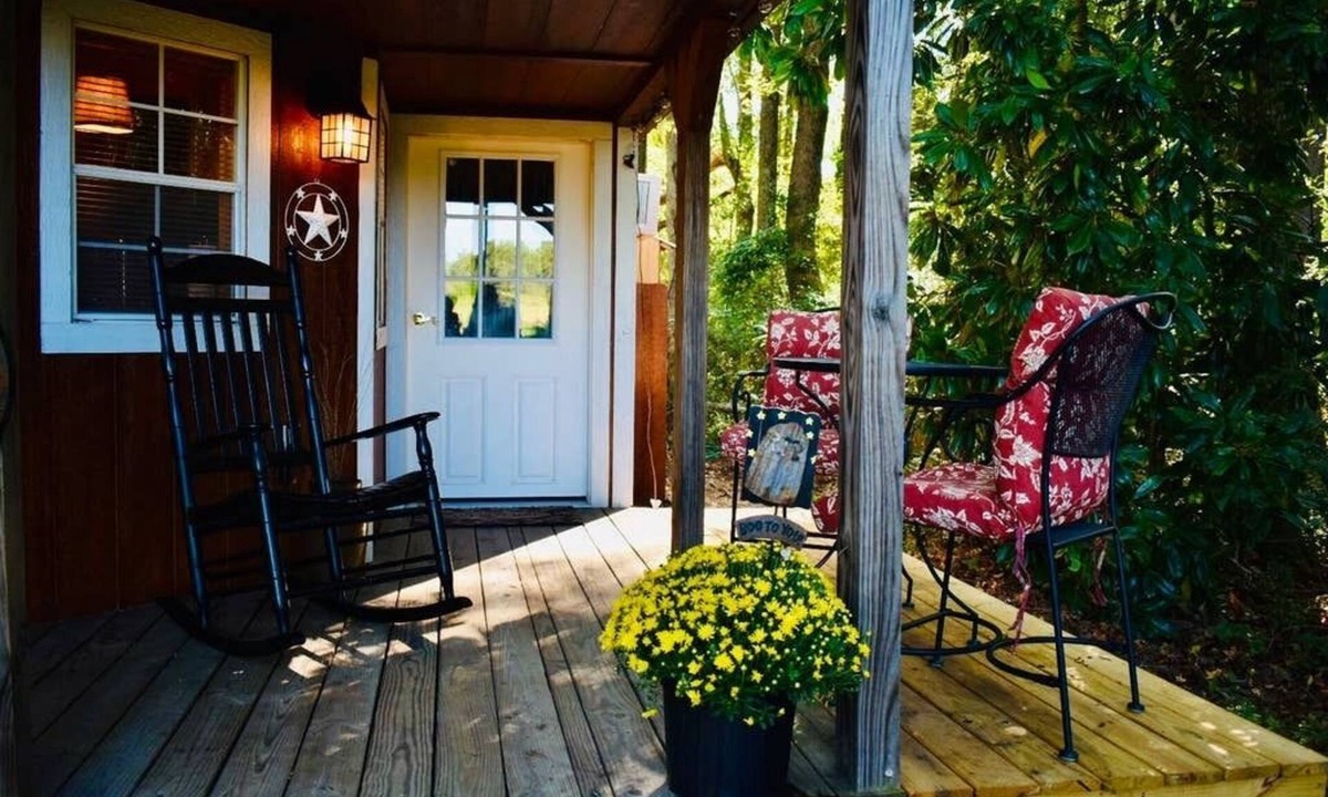 Chesterfield Cabin | Tiny House Cabin Unique in Town Stay