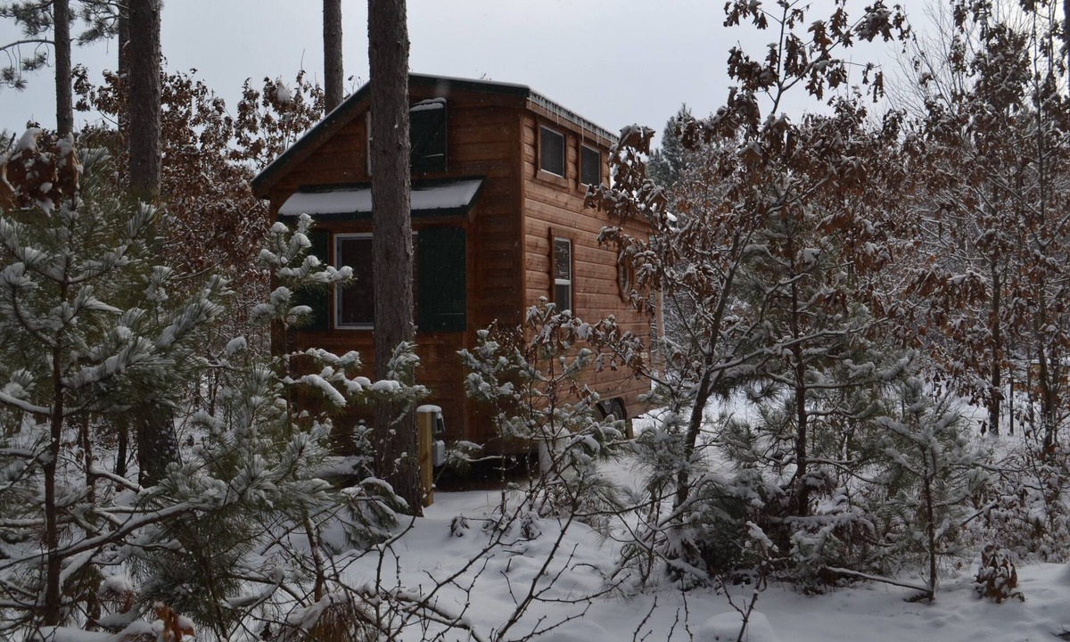 Reedsburg Cabin | Tiny House-Cozy Log Cabin Tucked in the Tall Pines! Near Devil's Lake N Dells