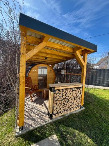 Karbach House | Tiny House mit Garten und Sauna