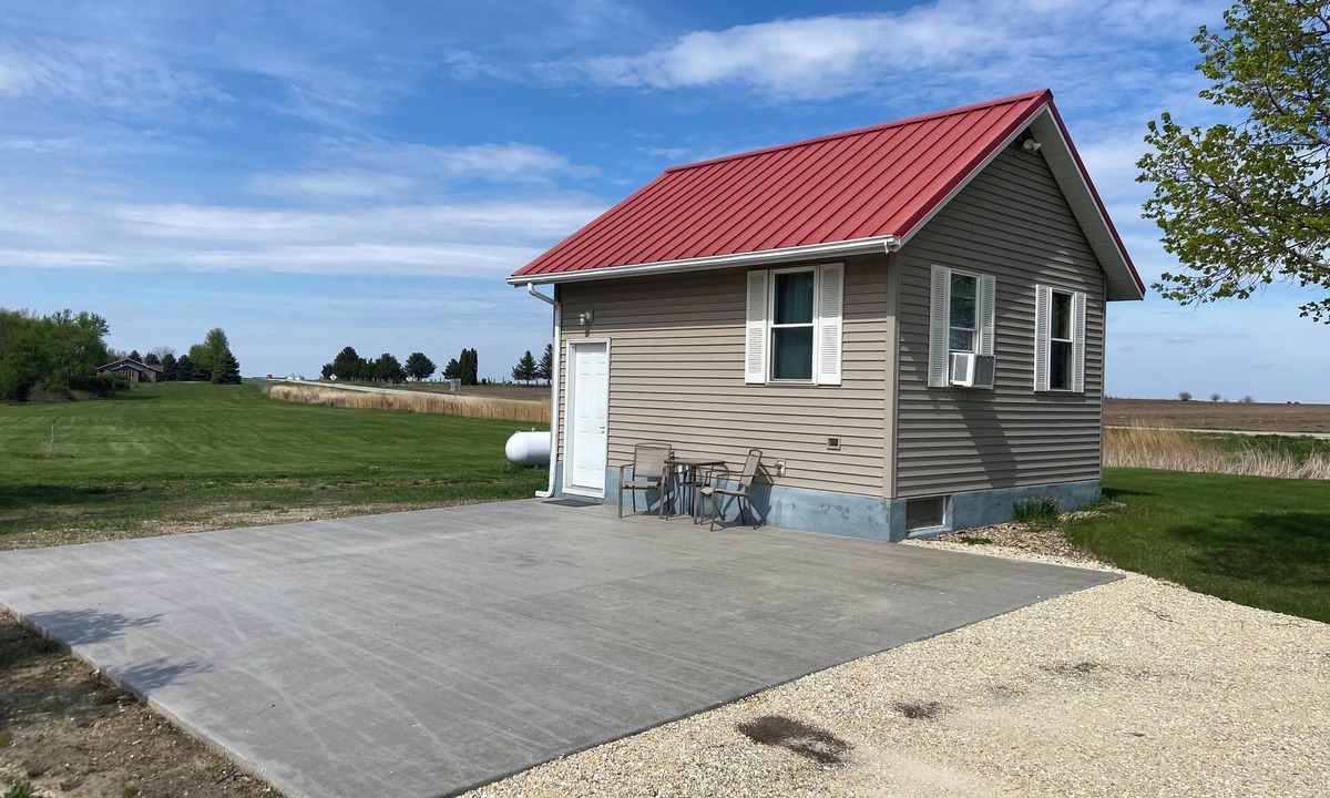 Deleware House | Tiny House near Manchester, Iowa