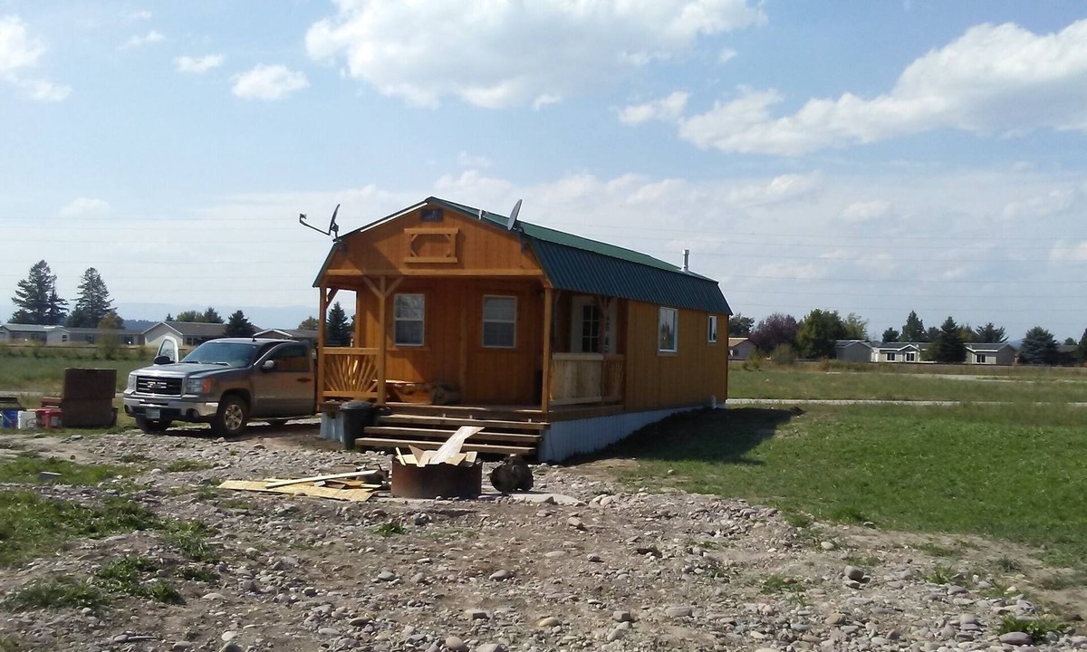 Kalispell Cabin | Tiny House sleeps 6 minutes from Glacier and Whitefish Ski Area