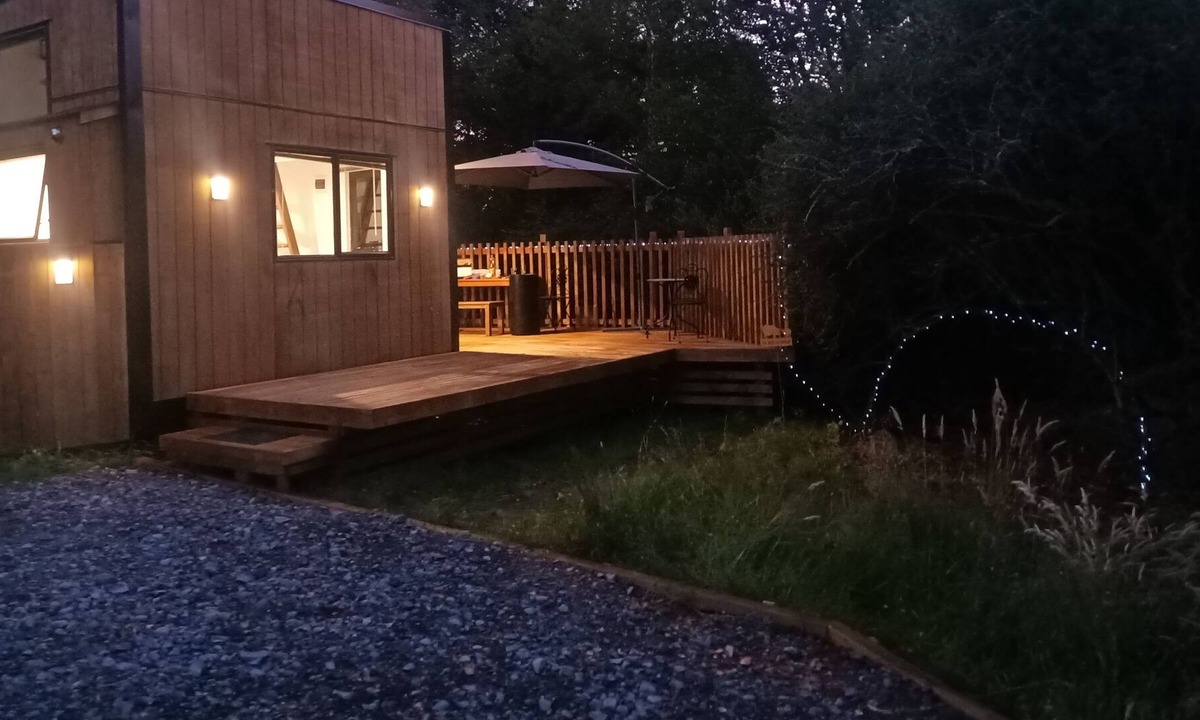 Raetihi Cabin | Tiny house wifi bbq deck