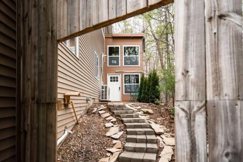 Mayfield House | Tiny Loft-Spider Lake-SUP Rentals-Beach-10mi to TC