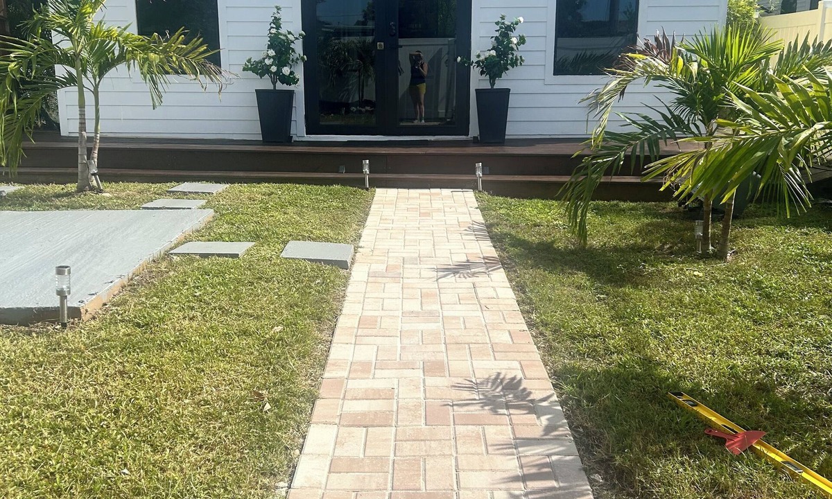 Golden Gate House | Tiny Mansion in Naples. 5 mins to Beach