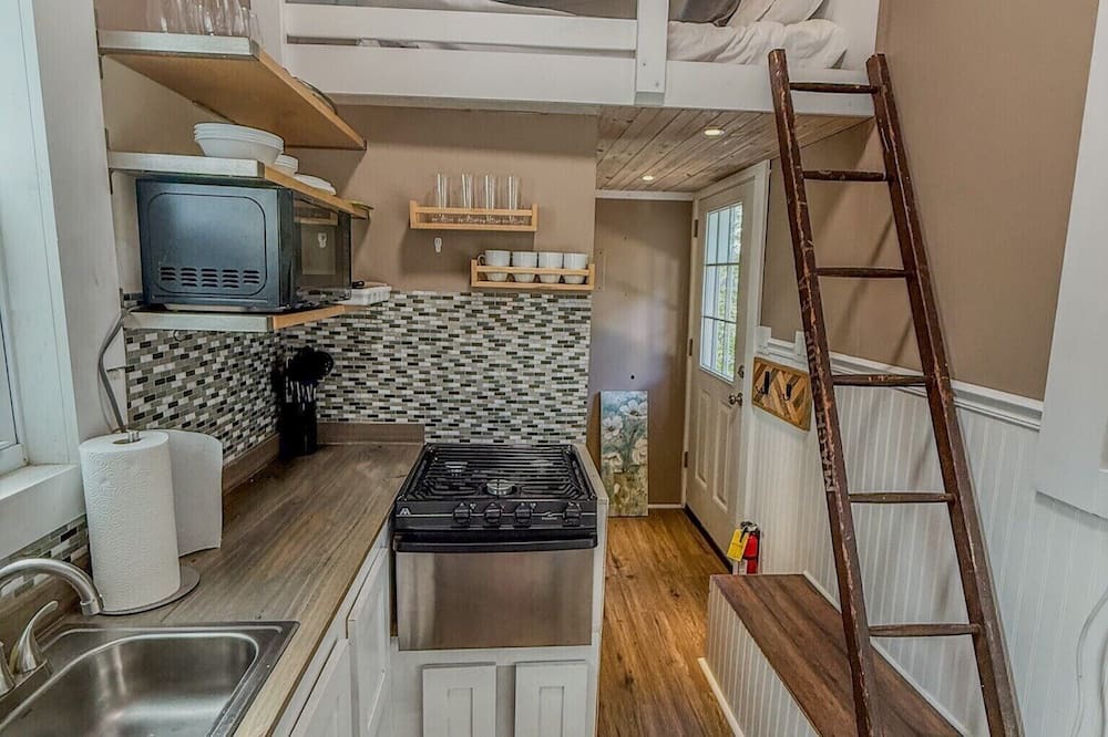 Hammond House | Tiny Timber on Black Lake