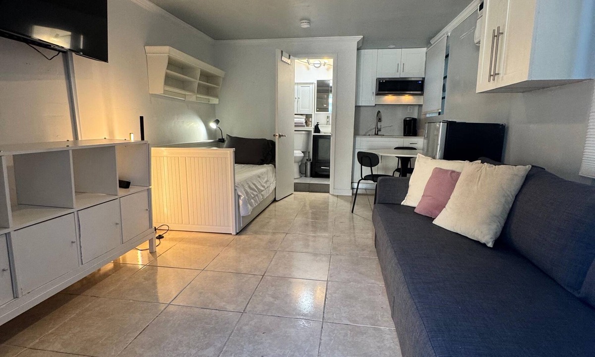 Miami Springs Bed & Breakfast | Tiny Tropical Retreat Miami