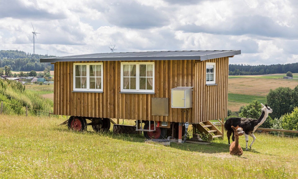 Willofs House | Tinyhouse Alpakawiese – Private Terrace & Shared Garden in Nature