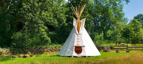 Saint-Etienne-de-Chomeil Other | Tipi Immersion Nature