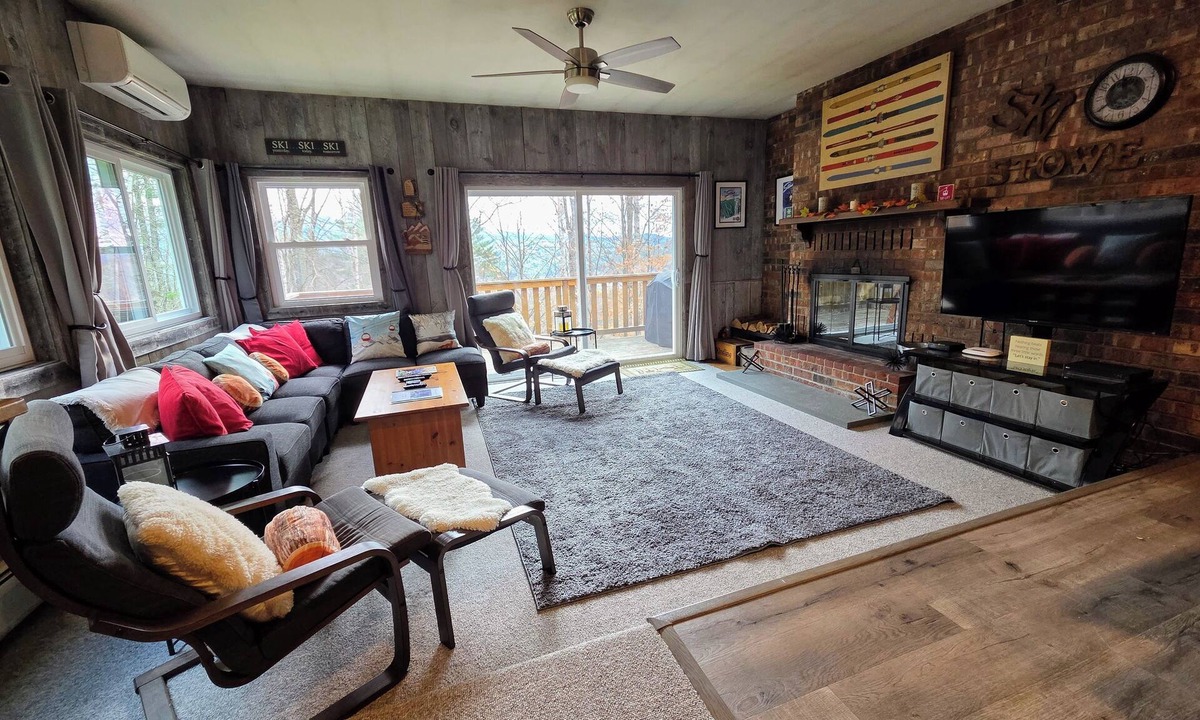 Stowe Area House | Tips Up Townhome-3 BED-2.5 BATH-Ideal Stowe Location! Family & Remote Friendly!