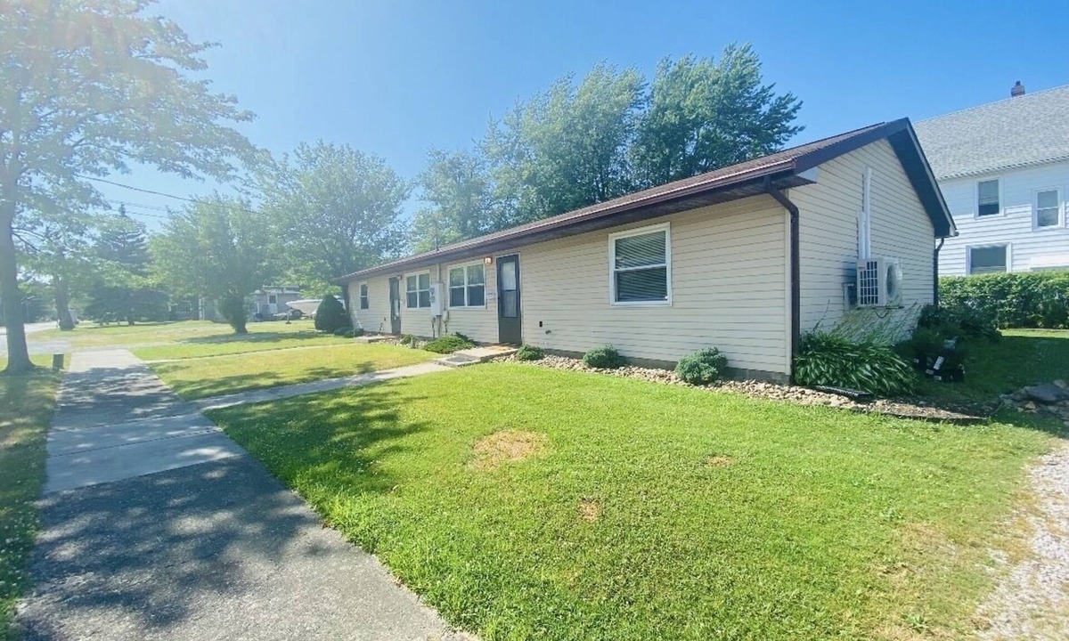 Conneaut Apartment | Tis’ Time Hideaway. Just a few blocks from beautiful Lake Erie!