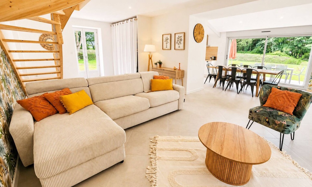Chateauneuf-sur-Charente House | To the sound of water on the river side