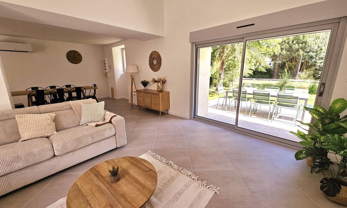 Chateauneuf-sur-Charente House | To the sound of water, garden side