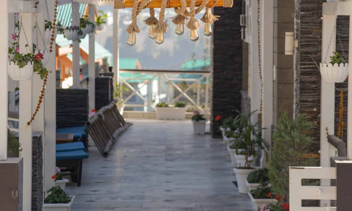 Simsa Village Cottage | Toadhall 4 BHK w/King size bed, Food, Bed, Garden, Parking
