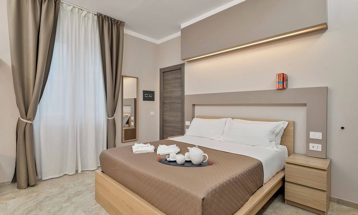 La Spezia Cabin | TOC TOC-ROOM 85-Double Shower.650m from the Central Station,900m from the Center