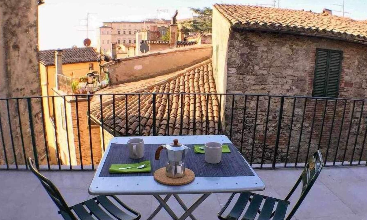 Todi Apartment | Todi Centre - flat with panoramic terrace - by #yourbesthostitaly.com