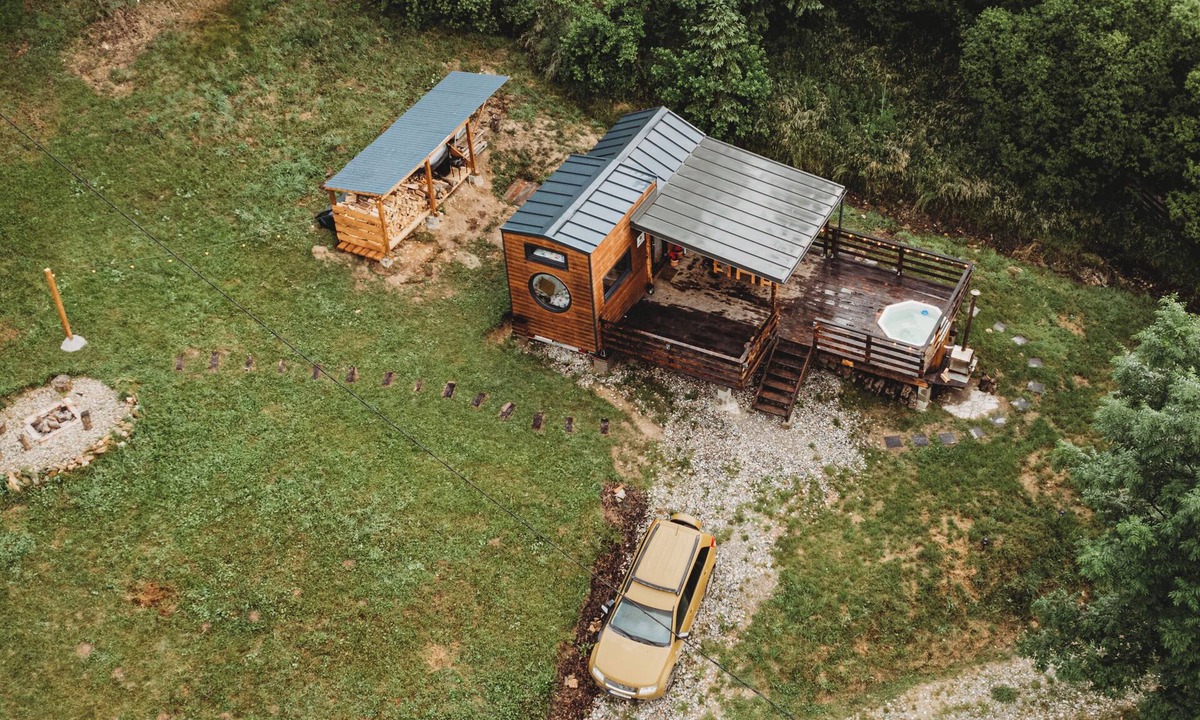 Horea Cabin | TogetherNest