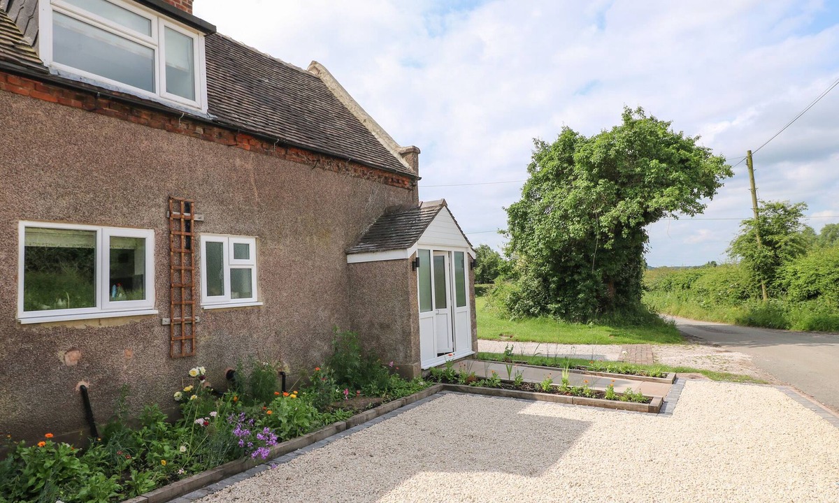 Amerton Cottage | TOLLDISH COTTAGE, family friendly, with a garden in Great Haywood