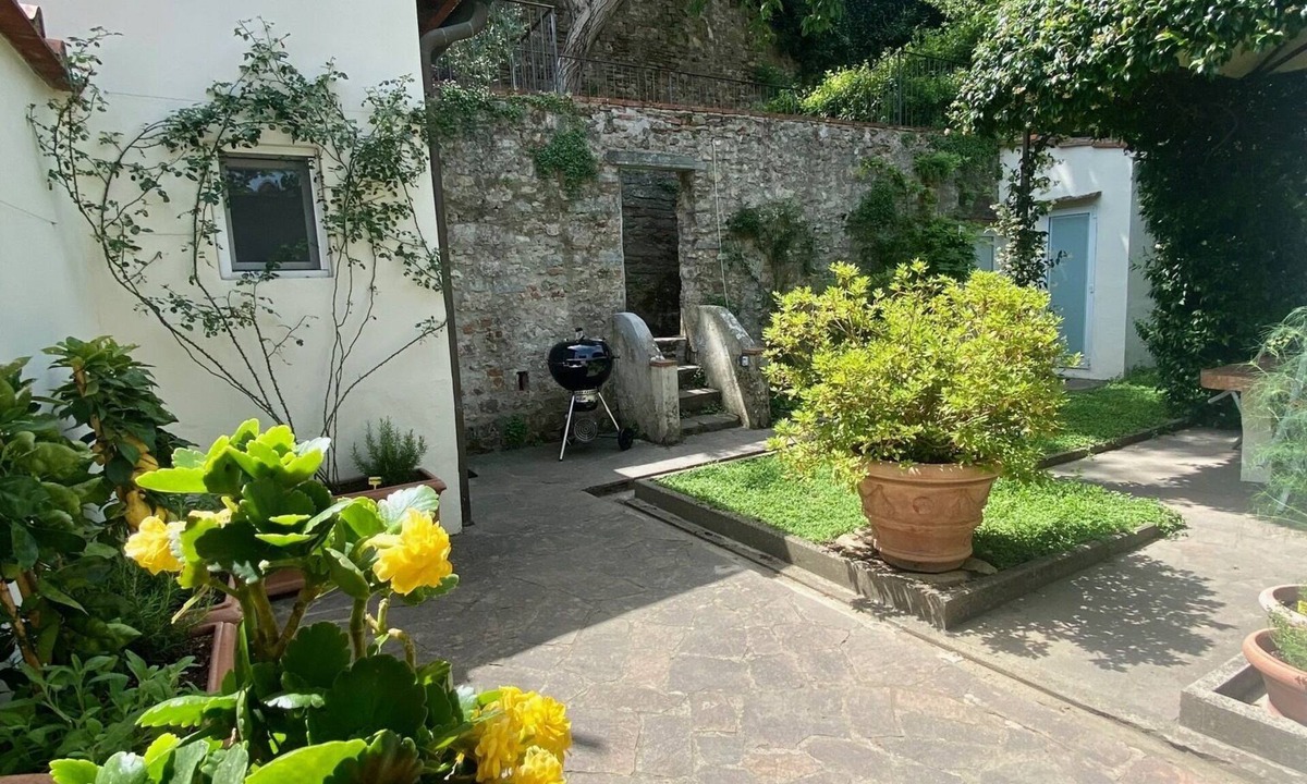 San Niccolo Apartment | Tom's Florence Walled Garden: Top Floor Oasis on Historic Walls