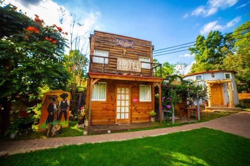 Valle de Bravo Hotel | Tombstone