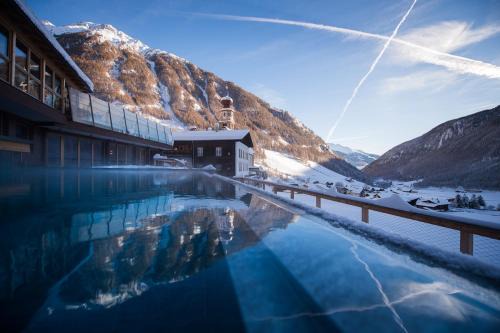 Madonna di Senales Hotel | Tonzhaus Hotel