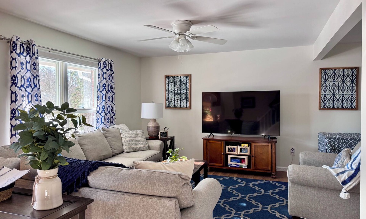 State College House | Top 5% Home, 3 BR Modern Oasis: Grill, Parking, & Pancakes The Cubhouse