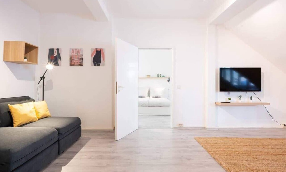 Kreuzviertel Apartment | Top floor apartment next to Marienplatz