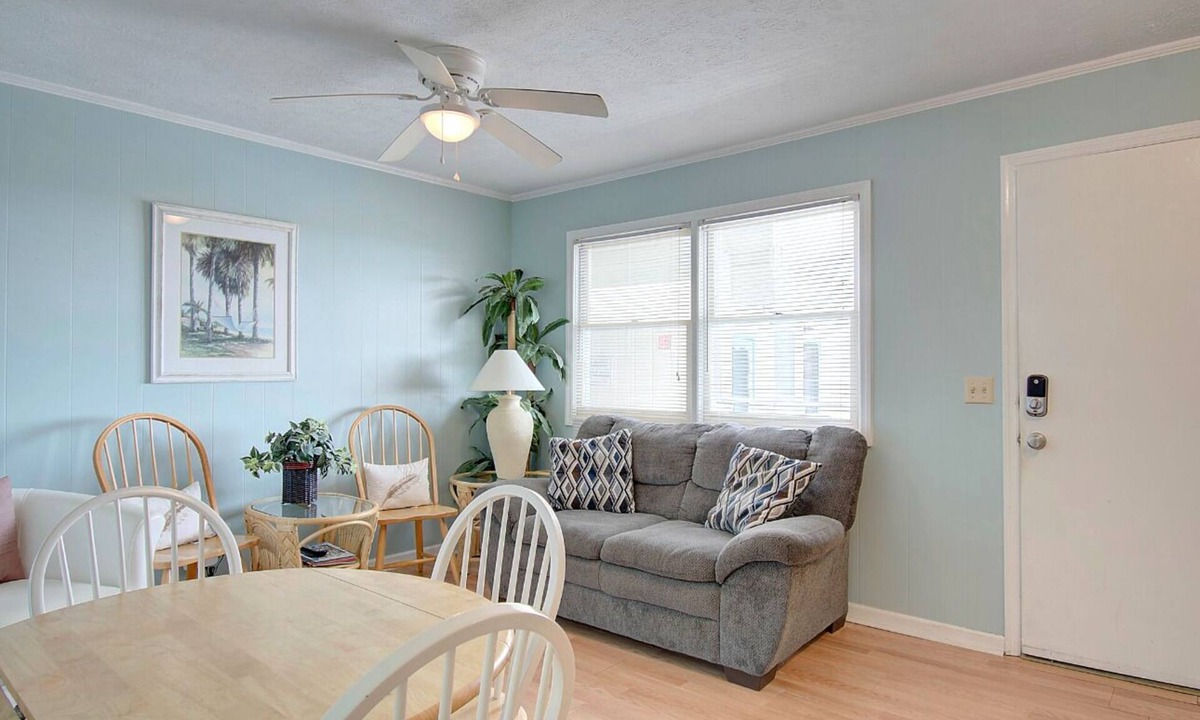 Sunset Beach Condo | Top floor Continental 1 Bedroom