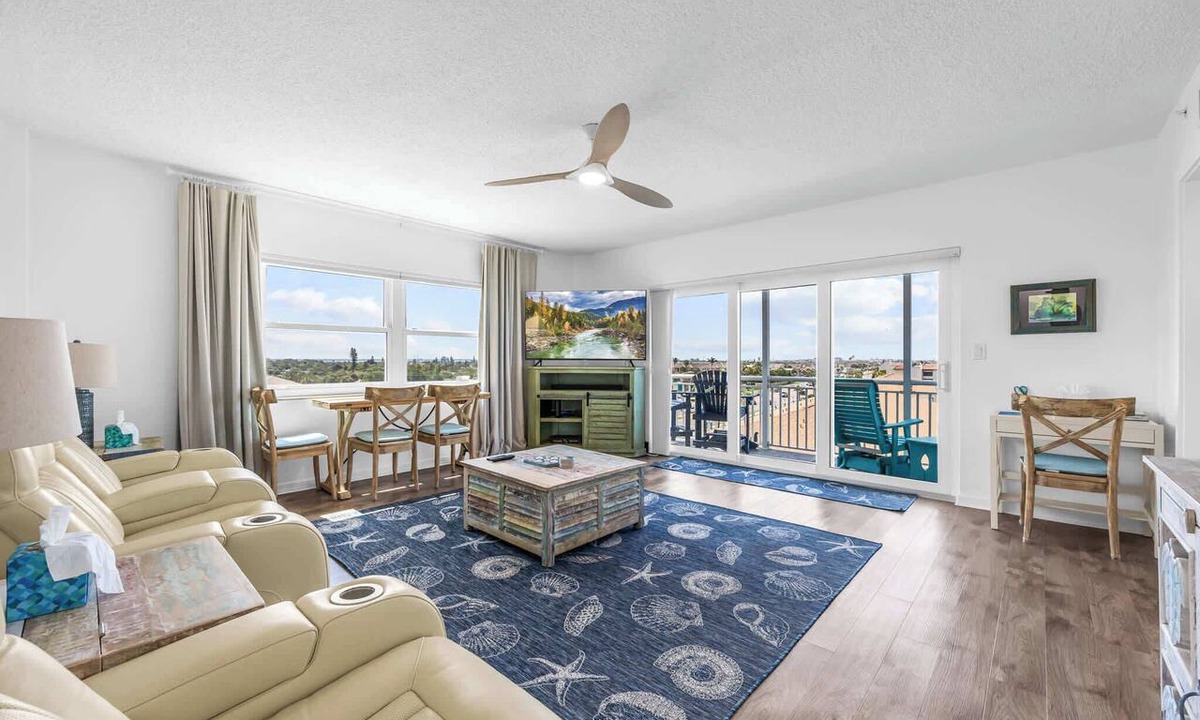 South Patrick Shores Condo | Top-floor retreat w/balcony & parking