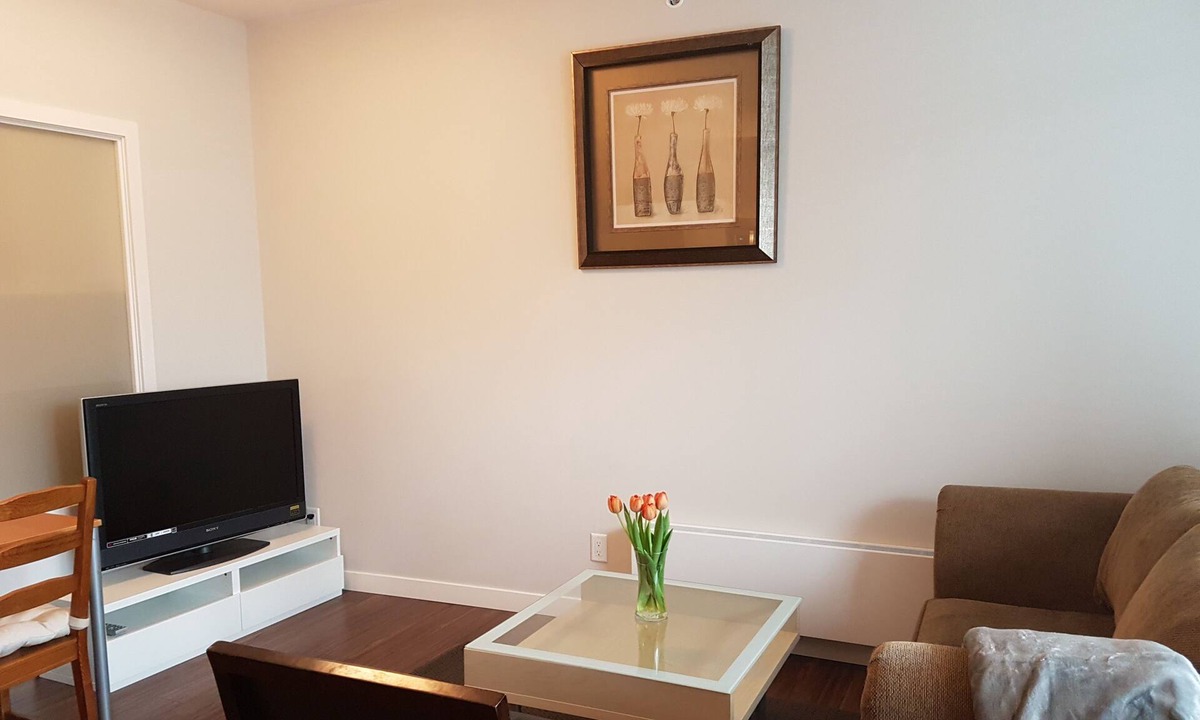 Lower Lonsdale Apartment | Top Floor Studio Lower Lonsdale