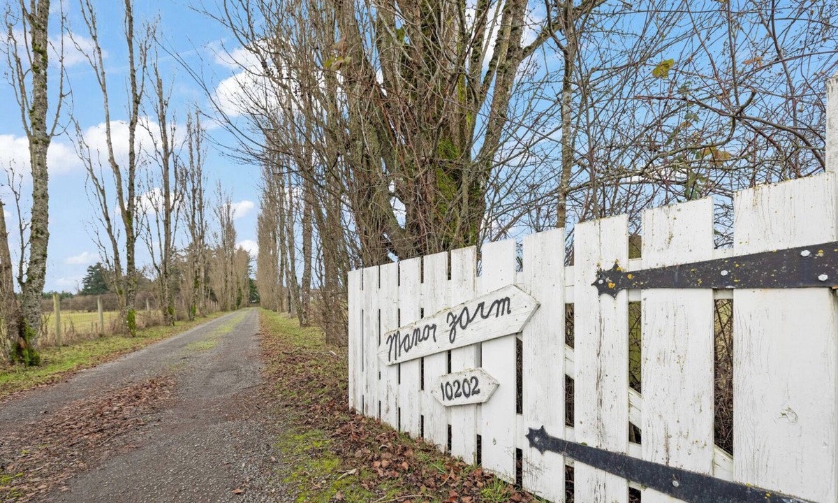 North Saanich House | Top Gun Acres