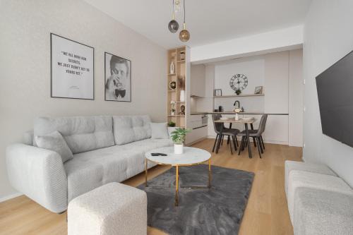 Oradea Apartment | Top luxury 2 BR apartment with Balcony and Parking