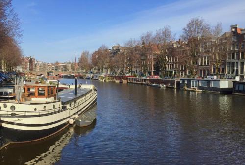 Nieuwmarkt en Lastage Bed & Breakfast | Top-notch space along canal in historic centre