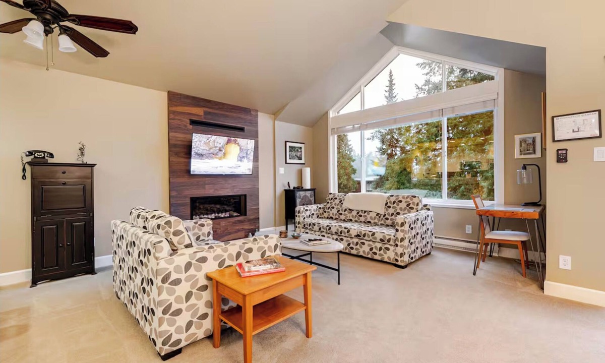 Upper Lonsdale House | Top-Rated 2BR Mountain View Suite — Modern, Quiet Escape Near Nature & City