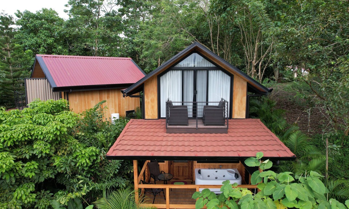 Monterrey Cabin | Top Rated Romantic Arenal Cabin – Couples’ Hot Tub Getaway & Pool