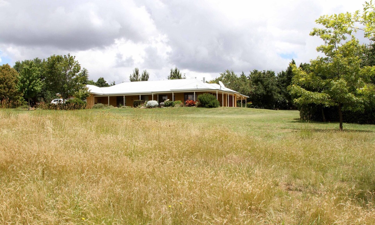 Guyong West House | Topsy's Corner - large rural house near Orange