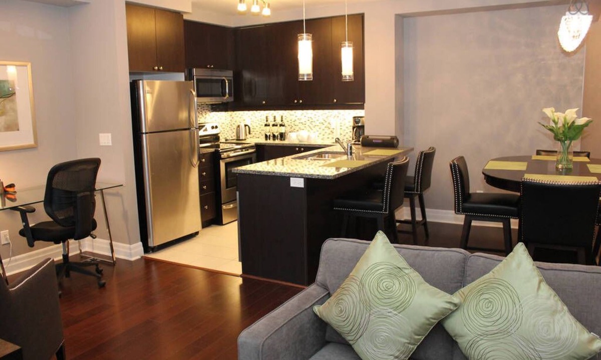 Unionville Condo | Toronto Markham Center & Cineplex entertainment complex