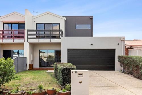 Torquay House | Torquay Tide
