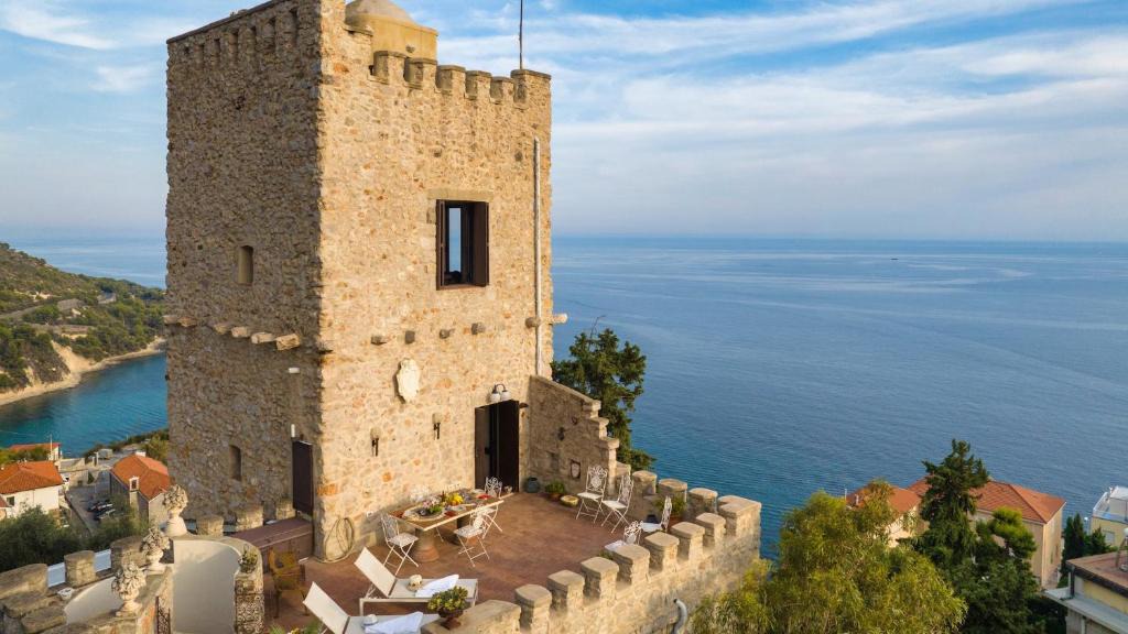 Ventimiglia Villa | TORRE GRIMALDI 2&2, Emma Villas