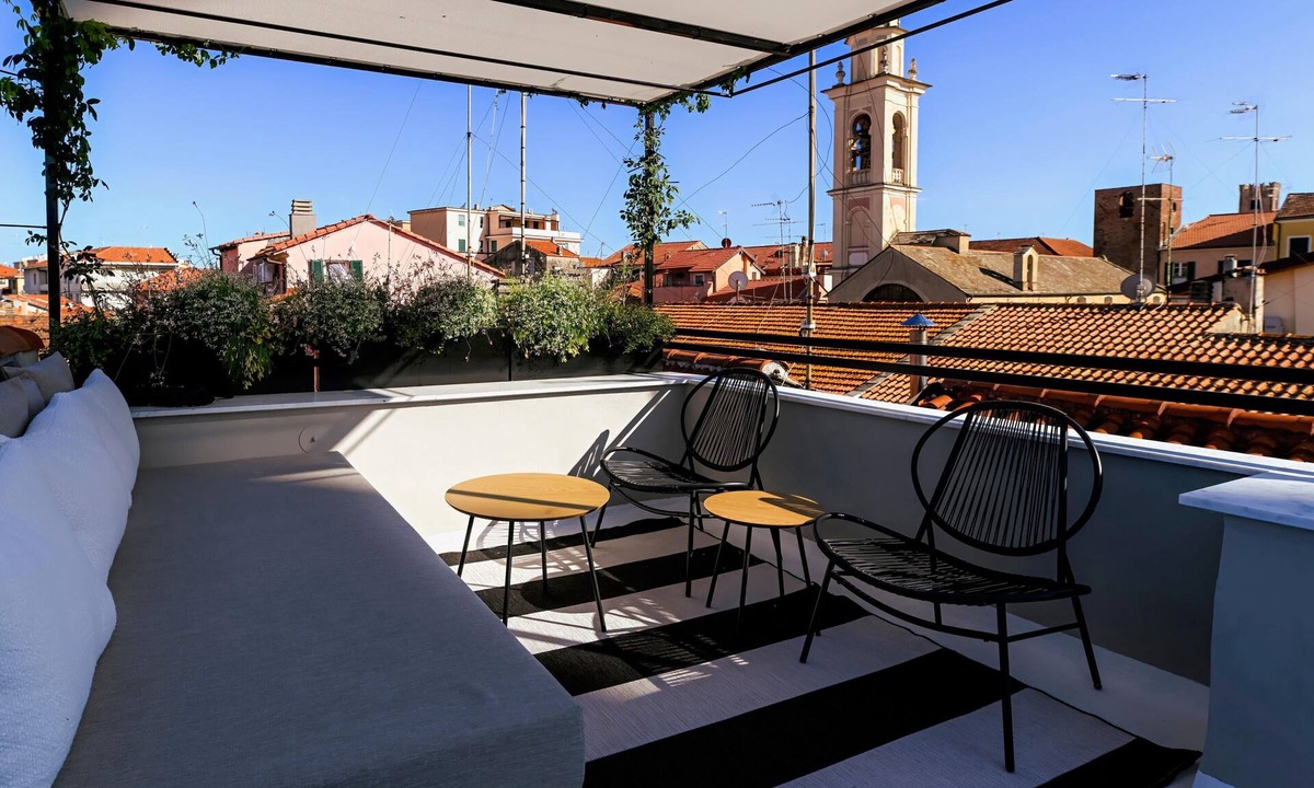 Albenga Apartment | ‘Torri e Tramonti’ Apartment with Private Terrace and Air Conditioning