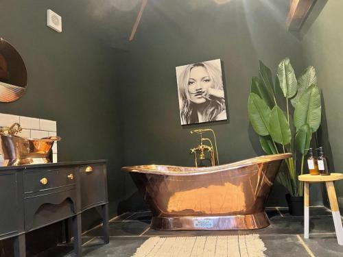 Ranskill House | Torworth - 1 Bed Barn - Sleeps 3 - Hot Tub