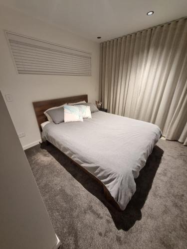Mairangi Bay House | Totally Private Room & Bathroom