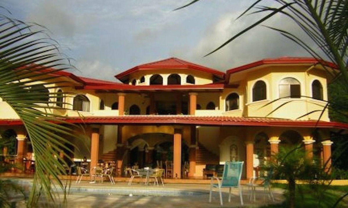 Baru Villa | Toucans, Mountains & Waterfalls! Jungle Villa, 5-8 BR, with full staff.
